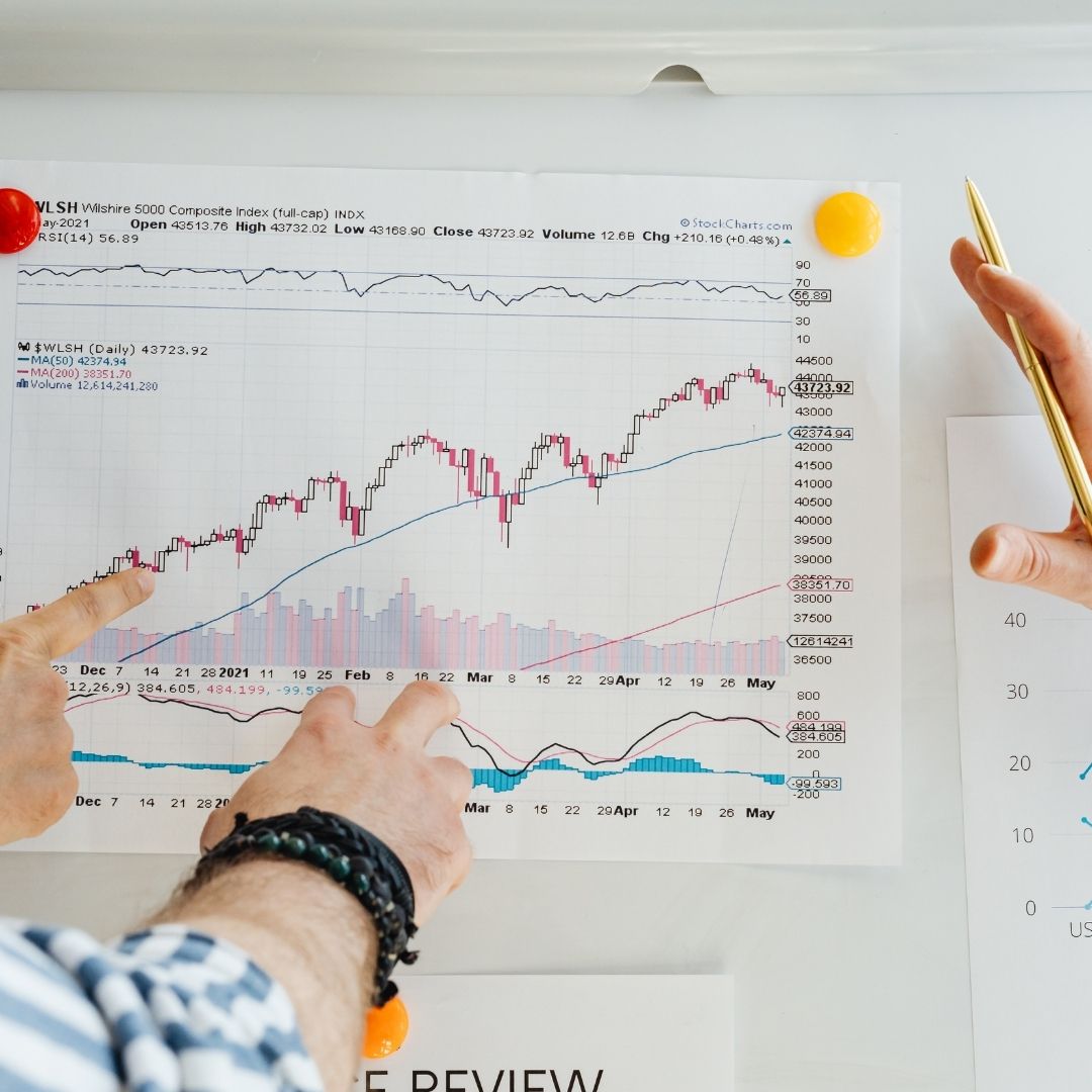 Economics tutor providing one-to-one academic guidance to a UK student
