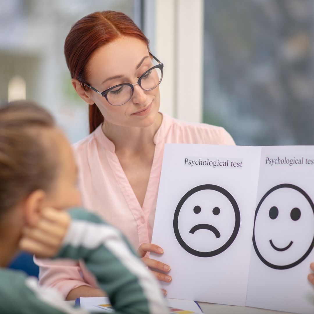 Psychology assignment tutor providing academic guidance to a UK student